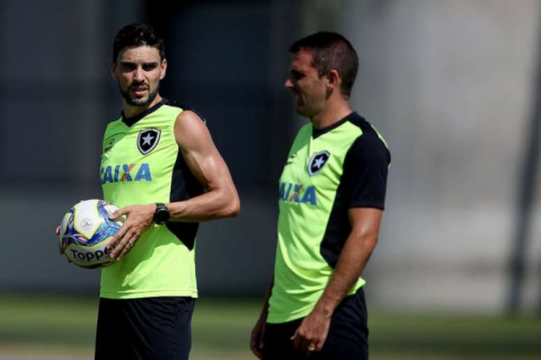 Rodrigo Pimpão e Montillo participaram do treino no campo anexo desta terça (Foto: Vitor Silva/SSPress/Botafogo)