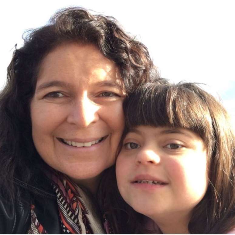 Patrícia, com a filha Amanda, particiou do lobby por Dia Mundial da Conscientização