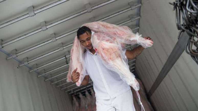 Brasil passou disputar com a &Iacute;ndia o posto de maior exportador mundial de carne bovina e se tornou o segundo maior produtor, atr&aacute;s dos EUA