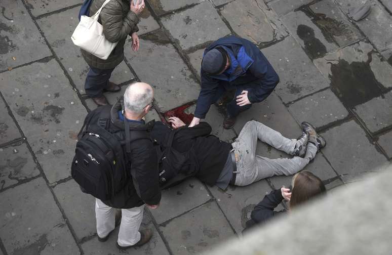 Incidente na ponte de Westminster deixa feridos em Londres
