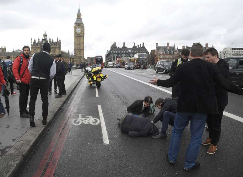 Incidente na ponte de Westminster deixa feridos em Londres