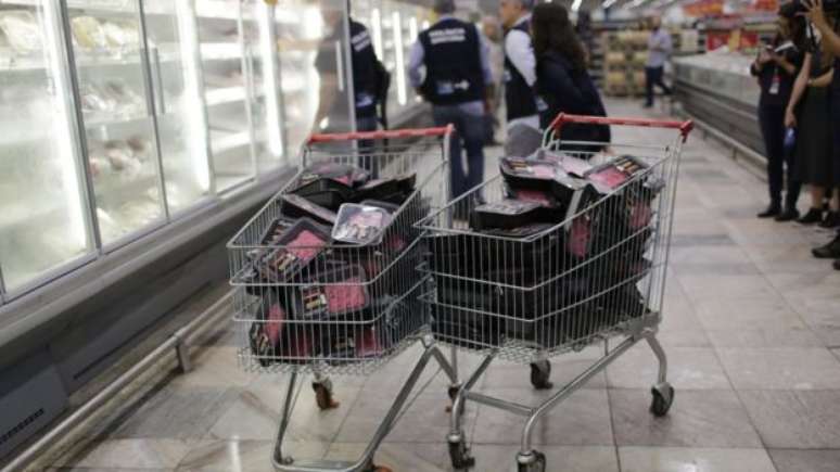 Carne recolhida em supermercado do Rio de Janeiro