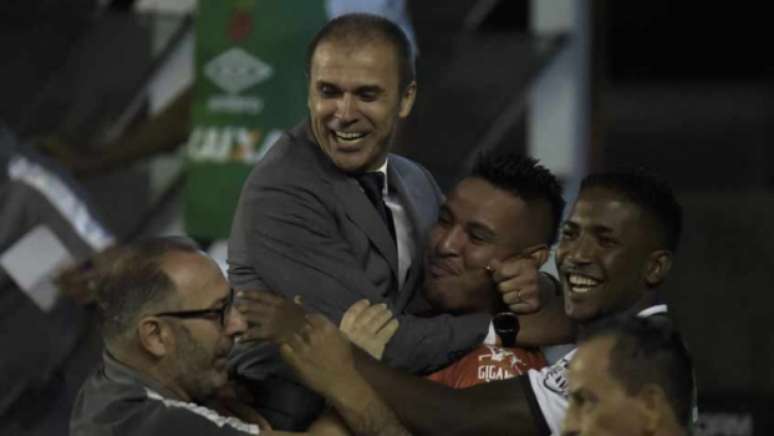 Treinador fez estreia pelo Vasco na vitória por 1 a 0 contra o Madureira (Foto: Jorge Rodrigues/Eleven)
