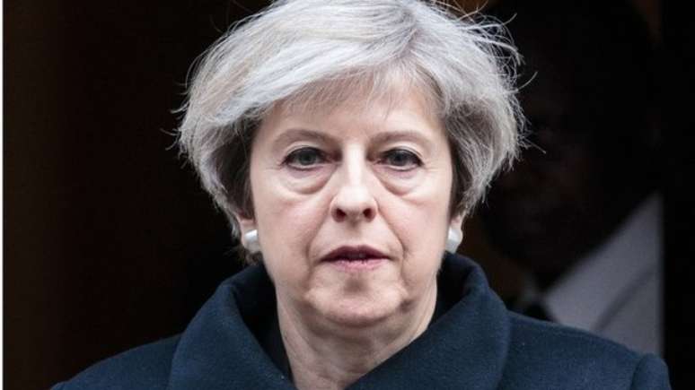 Premiê britânica, Theresa May anunciou mais policiais armados nas ruas