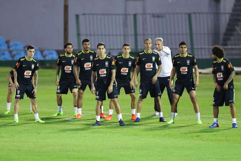 Tite comanda treino da Seleção Brasileira em Montevidéu na véspera do clássico contra o Uruguai, pelas Eliminatórias
