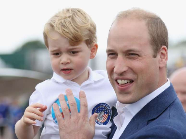 Filho de Kate Middleton e William, príncipe George vai estudar em escola de R$ 23 mil