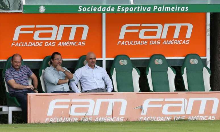 Cícero Souza, Alexandre Mattos e Maurício Galiotte durante treino na Academia - Agência Palmeiras