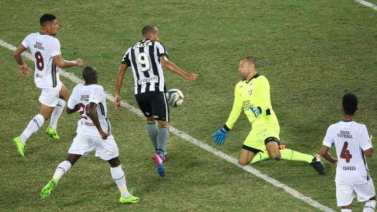 Contratado esse ano, Roger chegou ao quarto gol pelo time de General Severiano (Satiro Sodré/SSPress/Botafogo)