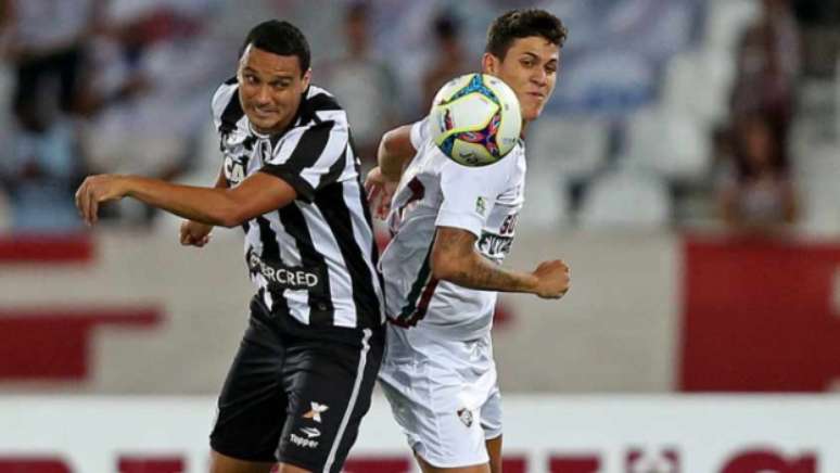 Emerson Silva não conseguiu manter o bom nível da defesa alvinegra nesta quarta (Vitor Silva/SSPress/Botafogo)