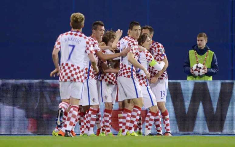 Kalinic fez o único gol da vitória da Croácia (Foto: Stringer / AFP)