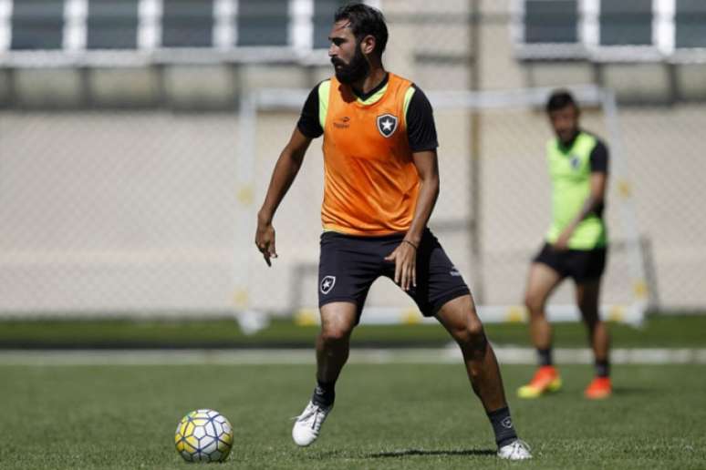 Renan Fonseca deve fazer dupla com Emerson Silva na defesa alvinegra (Foto: Vitor Silva/Botafogo)