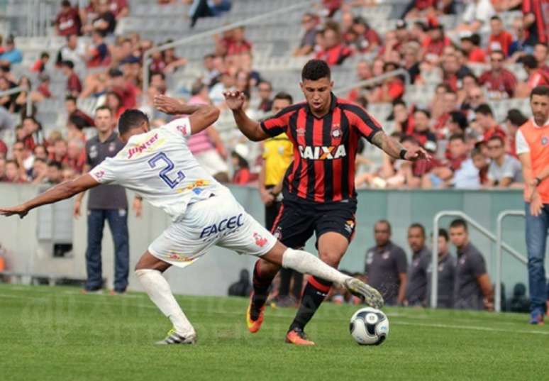 Atlético-PR teve dificuldades para superar a marcação do Cianorte (Foto: Fabio Wosniak/Site Oficial)