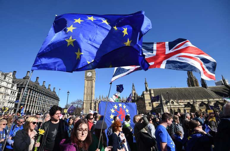 Milhares de ingleses tomaram as ruas de Londres em manifestação contra o Brexit