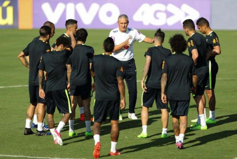 Apesar do time definido, treino só teve a presença da imprensa por 20 minutos (Foto: Pedro Martins / MoWA Press)