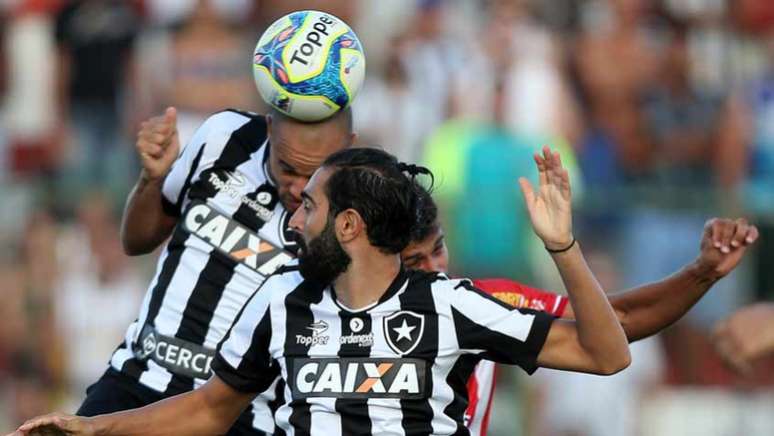 Renan Fonseca costuma ser alvo de críticas da torcida. A defesa, desta vez, foi bem (Vitor Silva/SSPress/Botafogo)