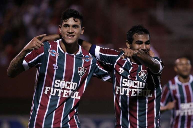 Pedro e Sornoza comemoram um dos gols marcados contra o Macaé (Foto: Nelson Perez/Fluminense F.C.)
