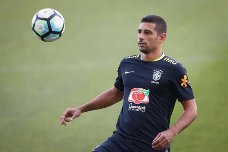 Diego Souza pode ser titular nesta terça-feira, contra o Paraguai (Foto: Pedro Martins / Mowa Press)