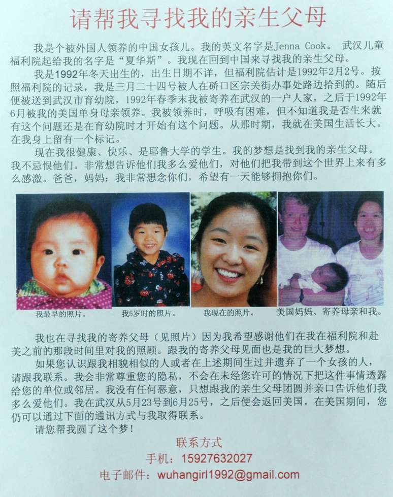 Jenna imprimiu folhetos com fotos suas em diferentes idades e distribuiu nas ruas de Wuhan