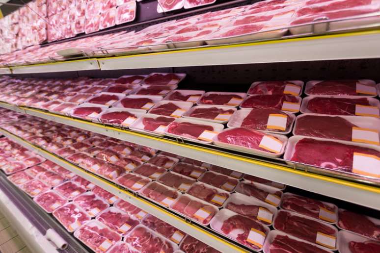 A Polícia Federal prendeu nesta segunda-feira o ex-presidente da empresa, maior exportadora de carne de frango do mundo, Pedro Faria e mais 10 pessoas em nova fase da operação Carne Fraca