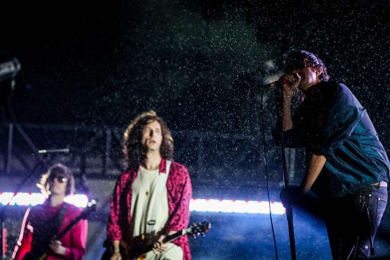 Nem a chuva que caiu no fim deste domingo esfriou o ânimo das dezenas de milhares de pessoas que acompanharam o segundo dia do Lollapalooza São Paulo, que teve como destaques o The Strokes, The Weeknd, Duran Duran, Two Door Cinema Club e Melanie Martinez, entre outros