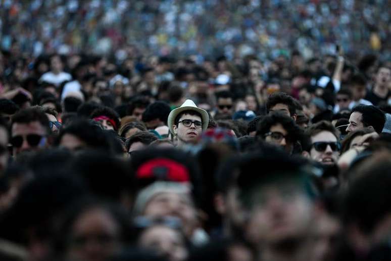 Nem a chuva que caiu no fim deste domingo esfriou o ânimo das dezenas de milhares de pessoas que acompanharam o segundo dia do Lollapalooza São Paulo, que teve como destaques o The Strokes, The Weeknd, Duran Duran, Two Door Cinema Club e Melanie Martinez, entre outros