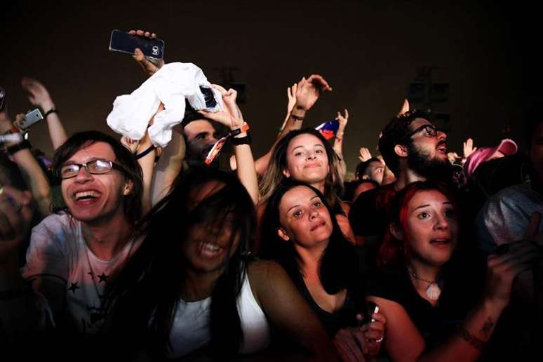 Nem a chuva que caiu no fim deste domingo esfriou o ânimo das dezenas de milhares de pessoas que acompanharam o segundo dia do Lollapalooza São Paulo, que teve como destaques o The Strokes, The Weeknd, Duran Duran, Two Door Cinema Club e Melanie Martinez, entre outros