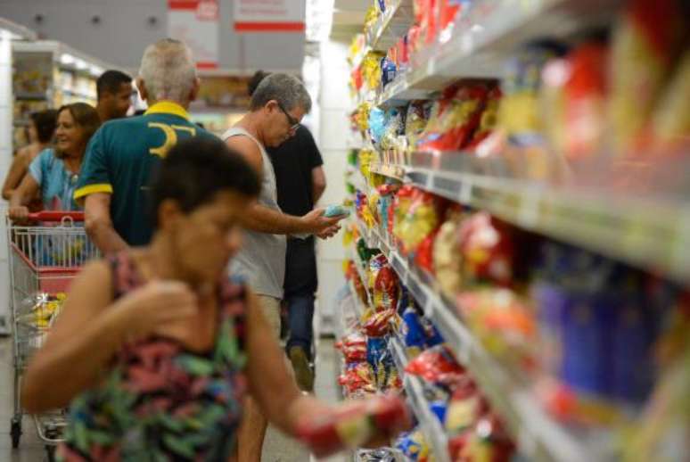 Gastos com alimentação em São Paulo passaram de 0,41% na segunda quadrissemana para 0,01% na terceira quadrissemana     