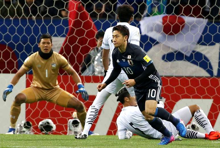 O meia japonês Kagawa, que joga no Borussia Dortmund, comemora o gol marcado na vitória do Japão sobre a Tailândia, pelas Eliminatórias da Ásia para a Copa do Mundo