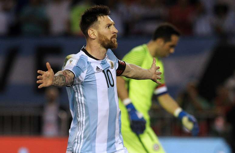 Por ofensas desferidas ao árbitro auxiliar brasileiro durante jogo das Eliminatórias, Messi acabou suspenso pelas próximas 4 partidas