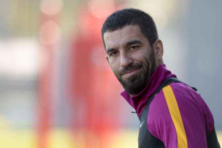 Arda Turan chegou ao Barcelona na temporada 2015/16 (Foto: Josep Lago / AFP)