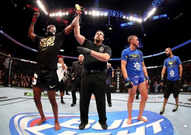 Jon Jones venceu Alexander Gustafsson em batalha histórica em 2013 (FOTO: Getty Images)