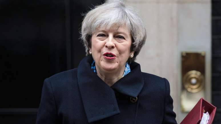 Theresa May ainda não detalhou planos de como vai lidar com cidadãos da UE