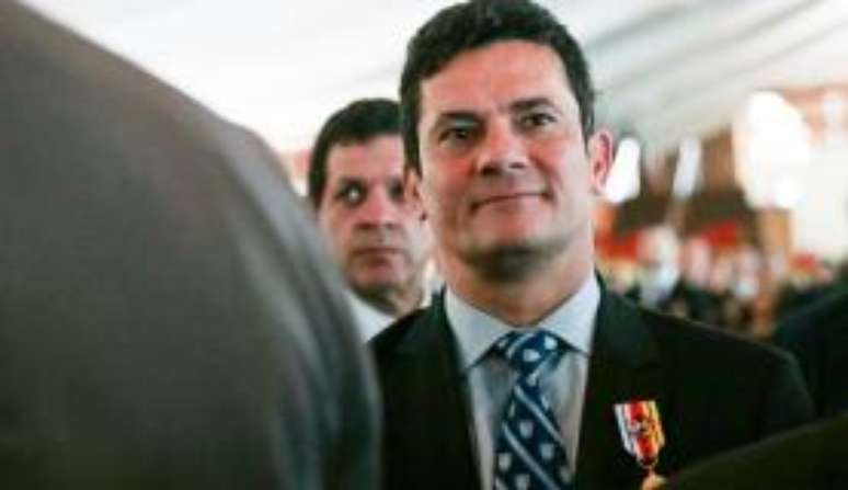 Pela manhã, o juiz federal Sérgio Moro foi homenageado com comenda da Ordem do Mérito Judiciário Militar, em comemoração aos 209 anos da Justiça Militar da União 