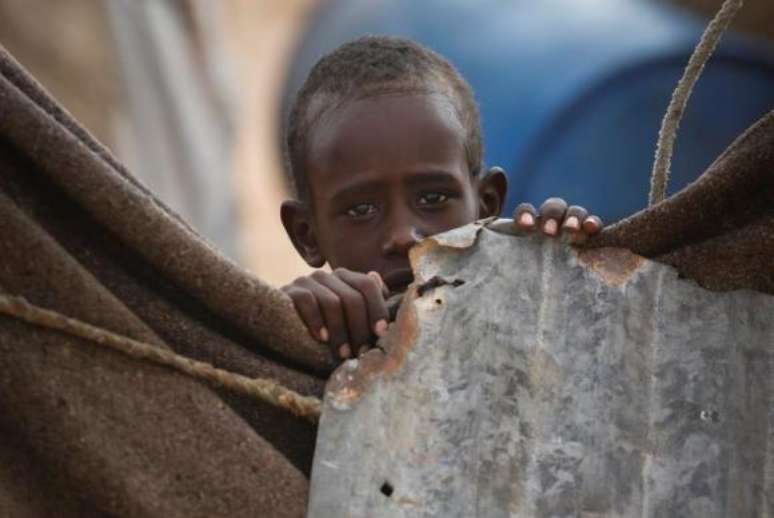 Criança somali em um campos para deslocados em Qardho. O país enfrenta uma longa seca e organismos internacionais alertam que o país pode passar por uma grave crise de fome no segundo semestre de 2017