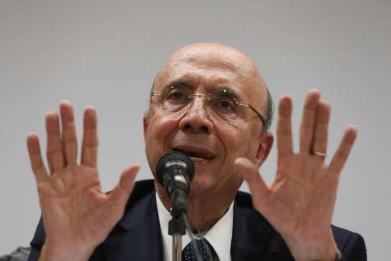 Meirelles também disse que ainda não há decisão sobre a correção da tabela do Imposto de Renda sobre os rendimentos de 2017, que serão declarados em 2018. 