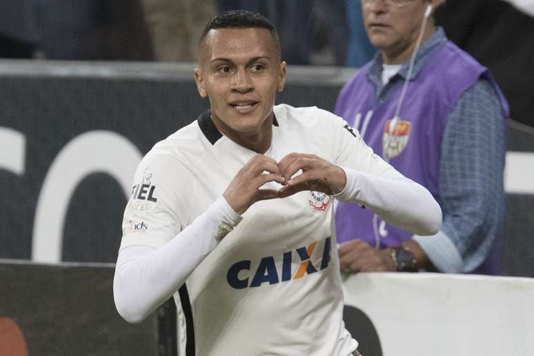 Léo Jabá comemora o gol que marcou na vitória do Corinthians sobre a Linense, pelo Campeonato Paulista