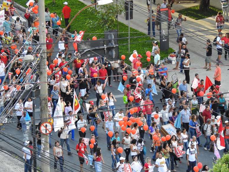 Concentração na Praça da Assembleia, em Belo Horizonte (MG)