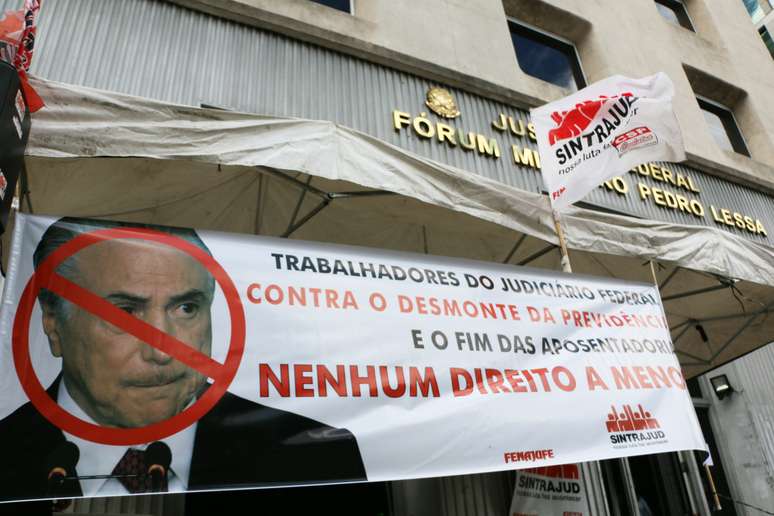 Concentração em frente ao MASP, na Avenida Paulista (SP)