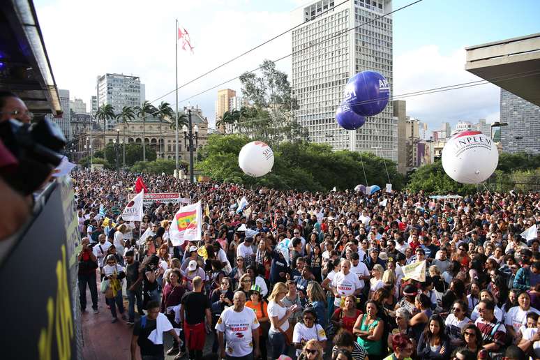 Concentração em frente ao MASP, na Avenida Paulista (SP)