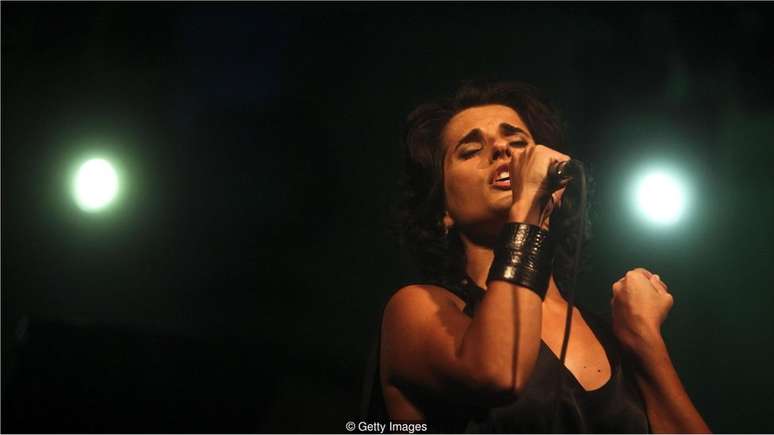 Cantoras de fado como a portuguesa Cristina Branco transmitem o significado da palavra saudade em suas interpreta&ccedil;&otilde;es