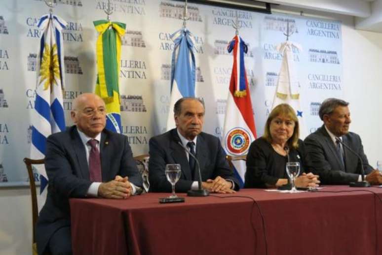 Ministros de Relações Exteriores do Mercosul participam de reunião em Buenos Aires para analisar o caso da Venezuela. Da esquerda para a direita, o ministro do Paraguai, Eladio Loizaga; do Brasil, Aloysio Nunes; da Argentina, Susana Malcorra; e do Uruguai, Rodolfo Nin Novoa