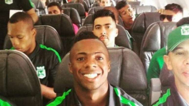 No Instagram, jogadores postam foto durante a viagem