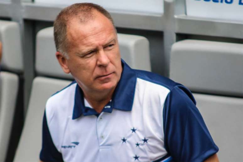 Técnico Mano Menezes encerrou preparação para estreia do Cruzeiro na Sul-Americana nesta segunda-feira (Foto: Dudu Macedo/Fotoarena/Lancepress!)