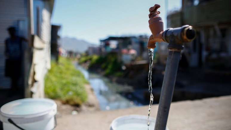 A escassez de &aacute;gua deve afetar 14% da popula&ccedil;&atilde;o mundial at&eacute; 2025, segundo a ONU; pa&iacute;ses ricos investem em dessaliniza&ccedil;&atilde;o