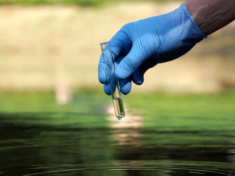 Os dados foram analisados a partir das amostras de água que os pesquisadores recopilaram nos arredores das principais empresas farmacêuticas instaladas na Índia, onde encontraram 16 focos de resistência distribuídos por todo o país.