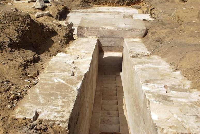 Arqueólogos do Egito descobriram os restos de uma pirâmide da dinastia faraônica XIII