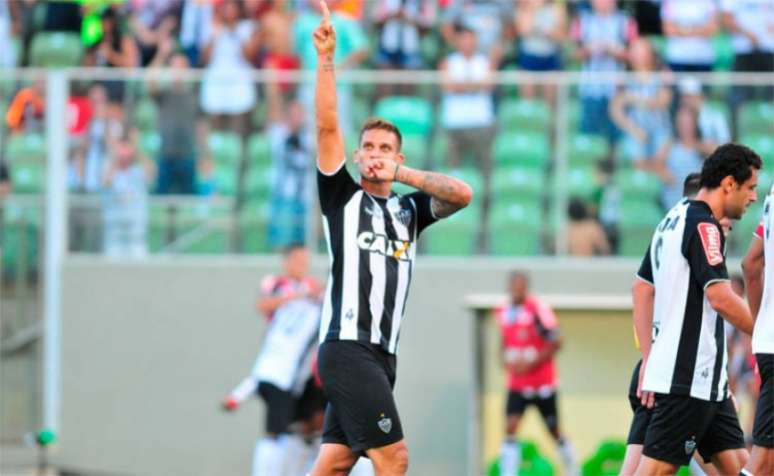 Rafael Moura comemora gol pelo Galo (Foto:A.Press)