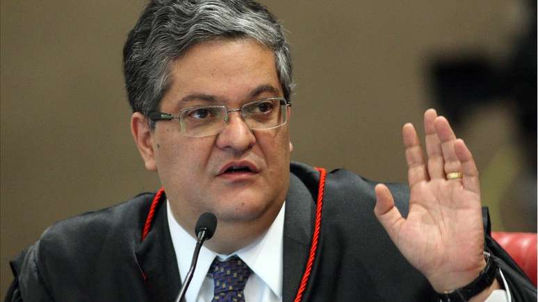 Mandato de Henrique Neves no TSE termina em abril e ainda não se sabe se ministro participará de julgamento