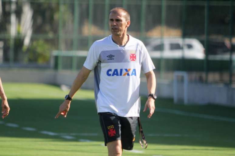 Milton Mendes terá que pensar em uma solução para o ataque conta o Flamengo (Paulo Fernandes/Vasco.com.br)