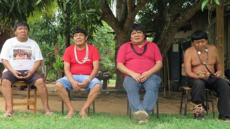 Tribo suru&iacute; vestia tangas, ca&ccedil;ava com arco e flecha e conhecia pouco do Brasil moderno at&eacute; 1969